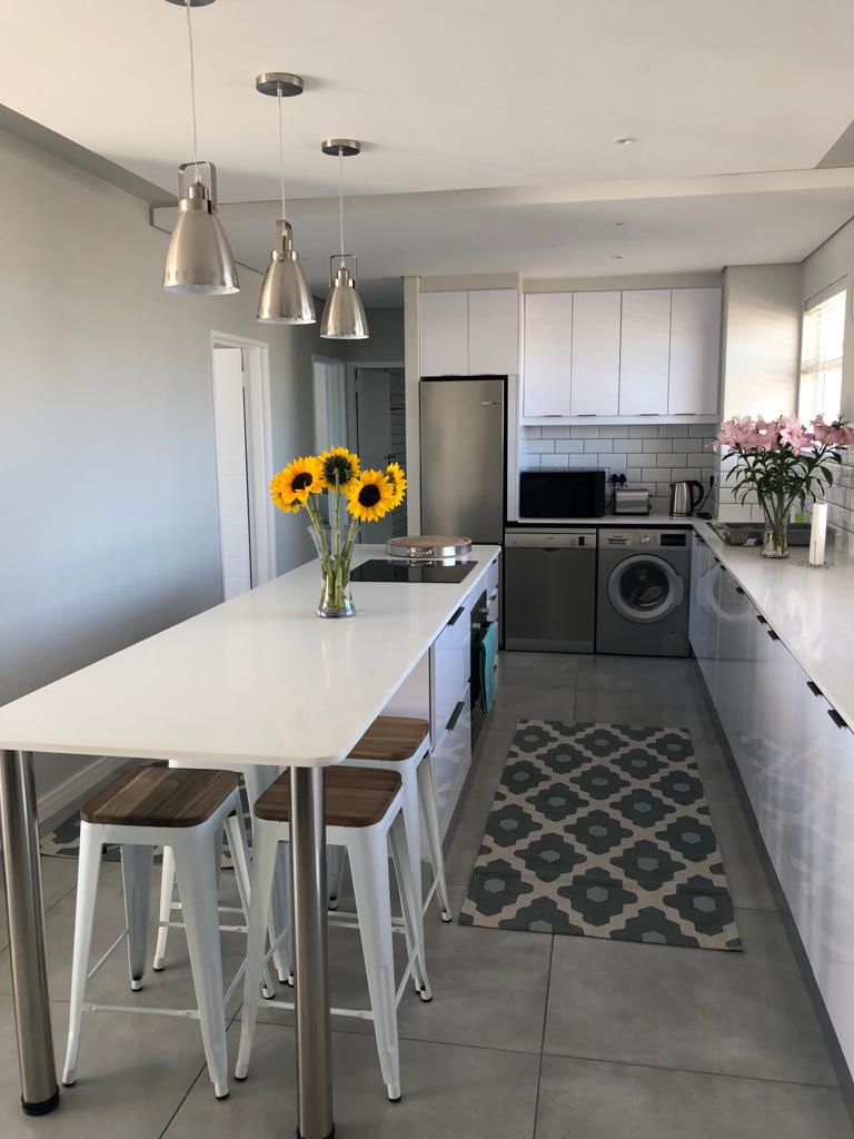 To Let 2 Bedroom Property for Rent in Sea Point Western Cape